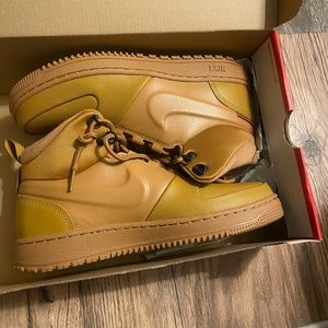 Brand New!! Nike Path Winter